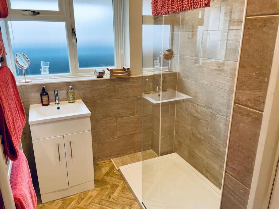 Apartment With Own Entrance & Terrace On West Hill Гастингс Экстерьер фото