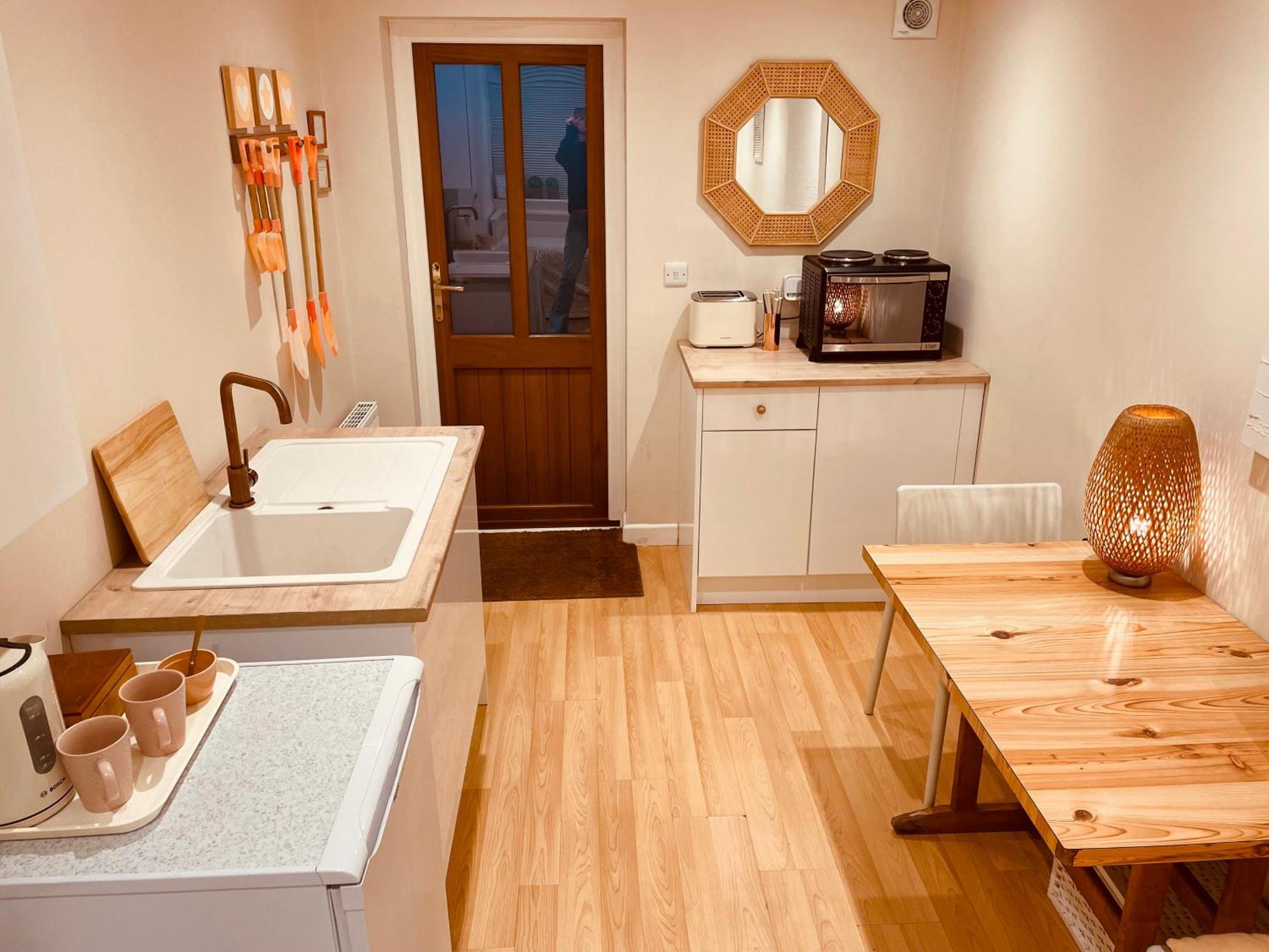 Apartment With Own Entrance & Terrace On West Hill Гастингс Экстерьер фото